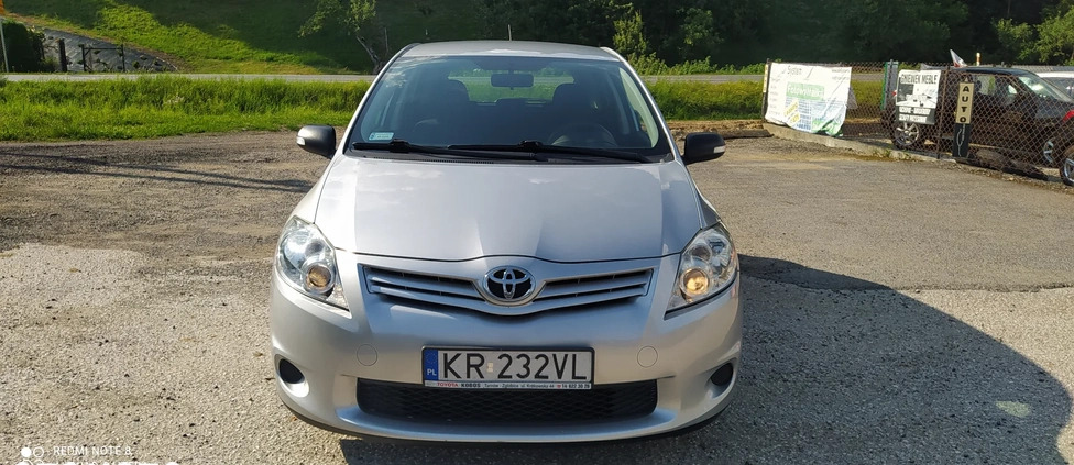 Toyota Auris cena 24700 przebieg: 176500, rok produkcji 2011 z Sieniawa małe 232